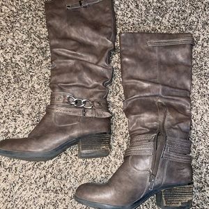 Size 7M Carlos Santana knee high boots.